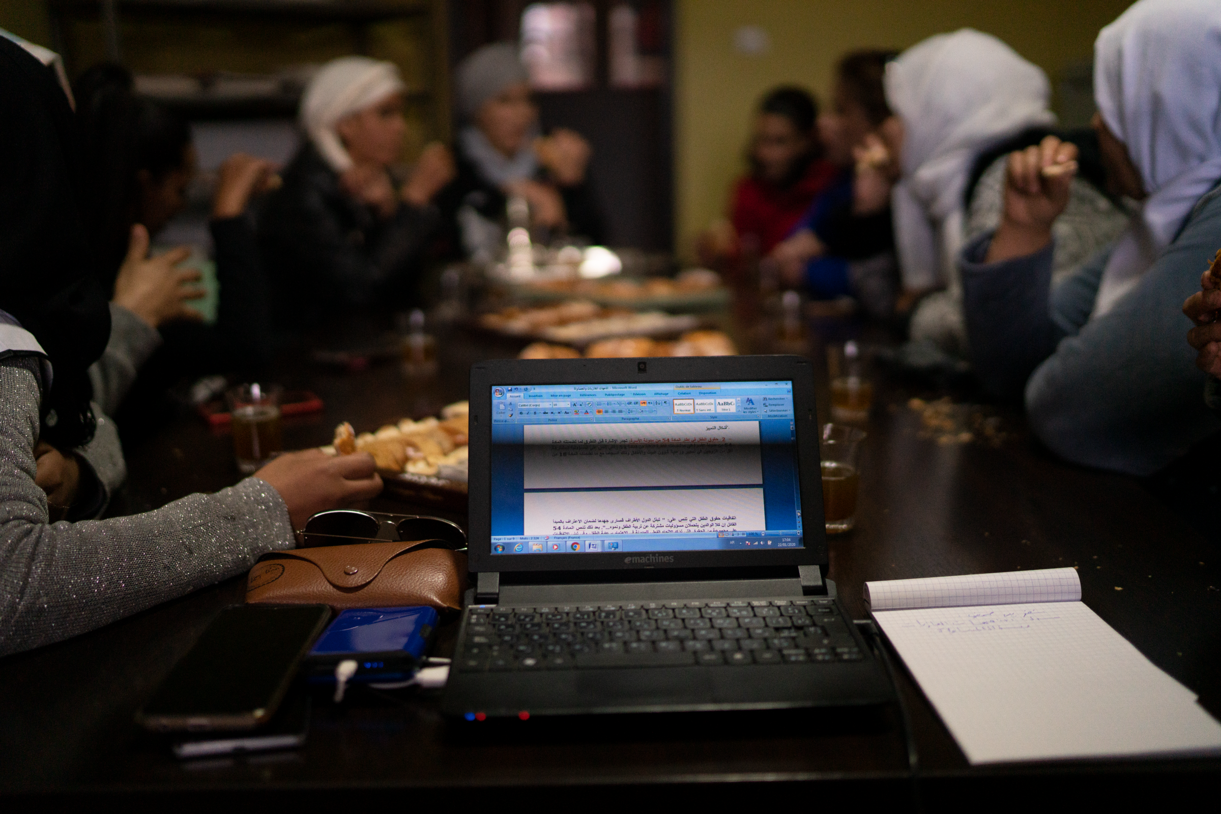 Die Projektteilnehmer*innen haben Zugang zu niederschwelligen Beratungsangeboten und lernen ihre Rechte kennen. Foto: Lamia Naji.